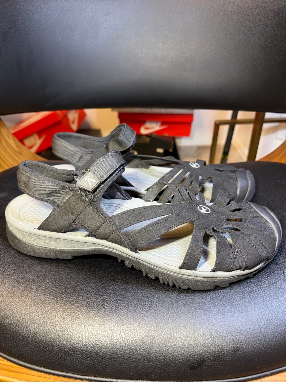 Keen Black Strappy Cushioned Sport Sandals Wmns Sz 12 New without box
